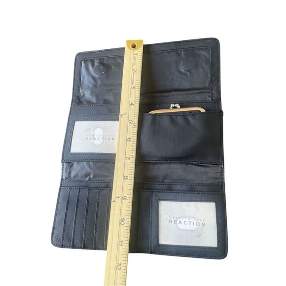 NWT Kenneth Cole Reaction Snake Print Elongated Clutch Green/ Black / Coin Purse - Picture 3 of 10